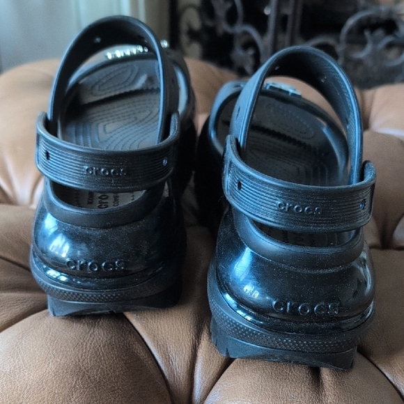 CROCS Sleek Mega Crush Black Platform Sandals - Picture 6 of 9